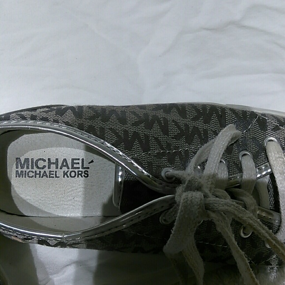 Michael Kors girls sneakers - Picture 3 of 5